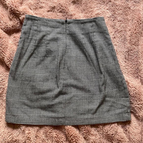 Brandy Melville plaid skirt - Picture 2 of 3